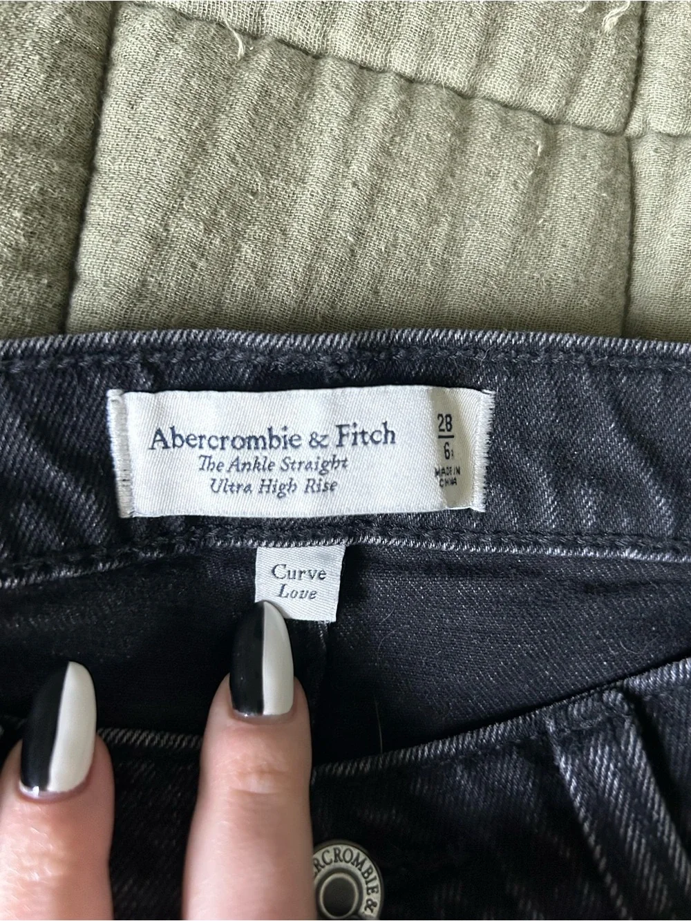 Abercrombie & Fitch The Ankle Straight Ultra High Rise Curve Love Jean